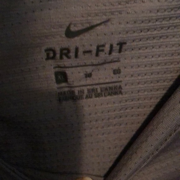 Girls Nike shirt - Picture 2 of 4